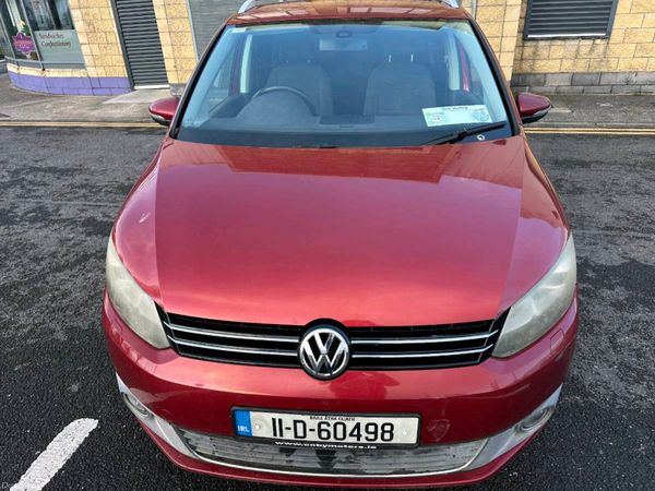 Volkswagen Touran MPV, Petrol, 2011, Red