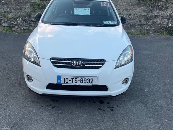 Kia Ceed Hatchback, Petrol, 2010, White