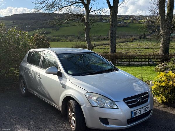 Kia Ceed Hatchback, Diesel, 2009, Silver