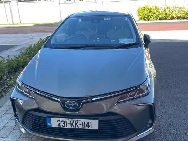 Toyota Corolla Saloon, Petrol Hybrid, 2023, Green