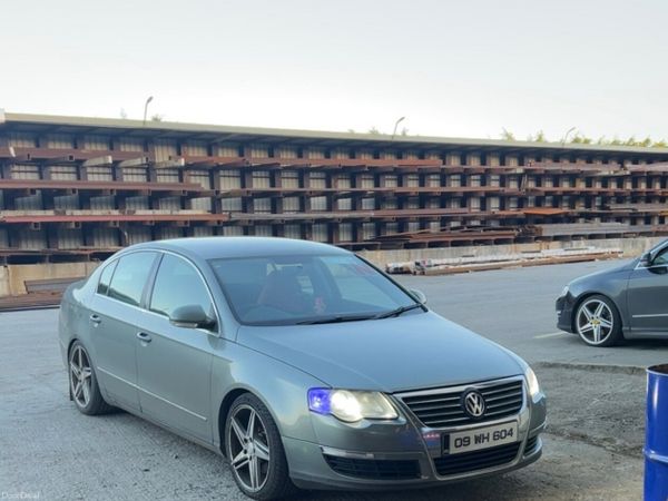 Volkswagen Passat Saloon, Diesel, 2009, Green