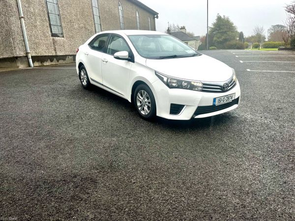 Toyota Corolla Saloon, Diesel, 2015, White