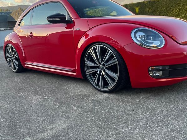 Volkswagen Beetle Hatchback, Petrol, 2013, Red