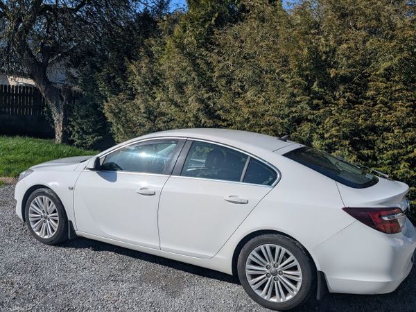 Opel Insignia Hatchback, Diesel, 2014, White