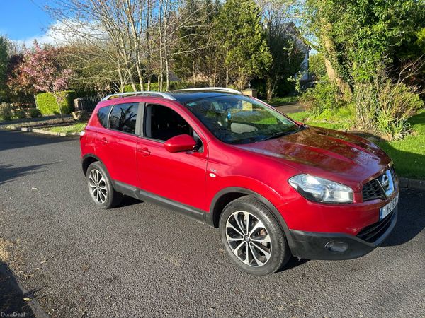 Nissan Qashqai Hatchback, Diesel, 2011, Red