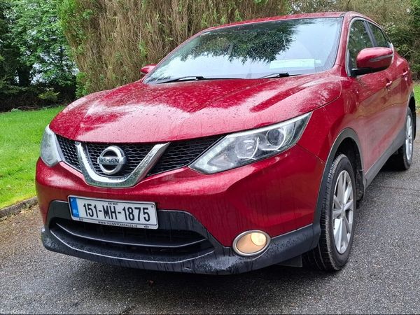 Nissan Qashqai Hatchback, Diesel, 2015, Red