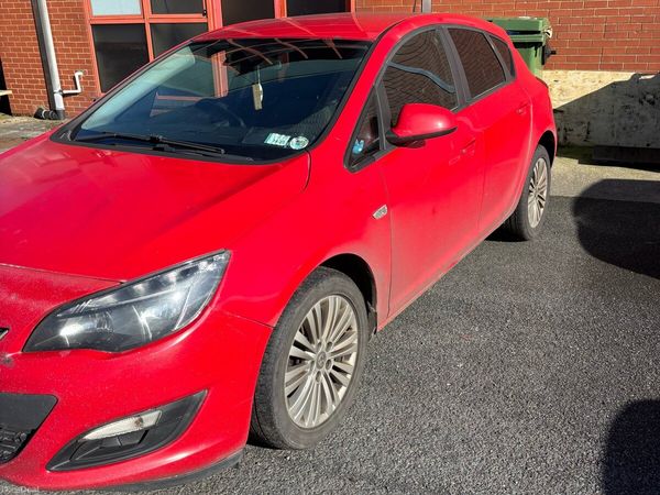 Vauxhall Astra Hatchback, Diesel, 2014, Red