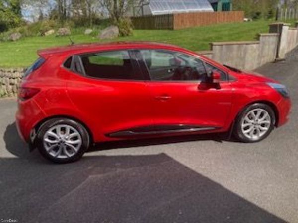 Renault Clio Hatchback, Petrol, 2017, Red