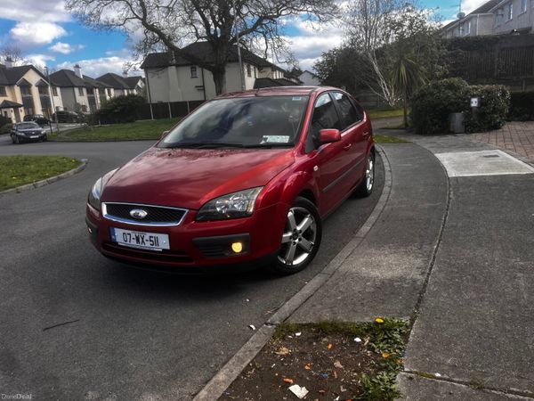 Ford Focus Hatchback, Petrol, 2007, Red