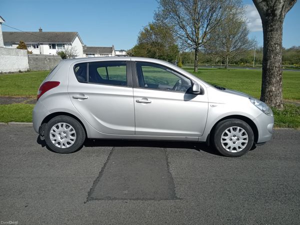 Hyundai i20 Hatchback, Petrol, 2012, Silver