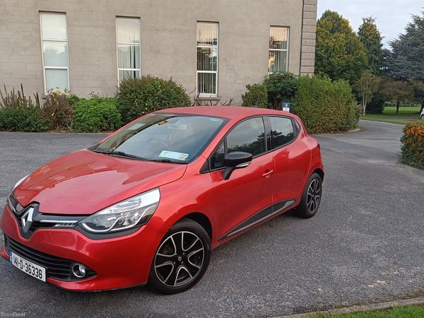 Renault Clio Hatchback, Petrol, 2014, Red