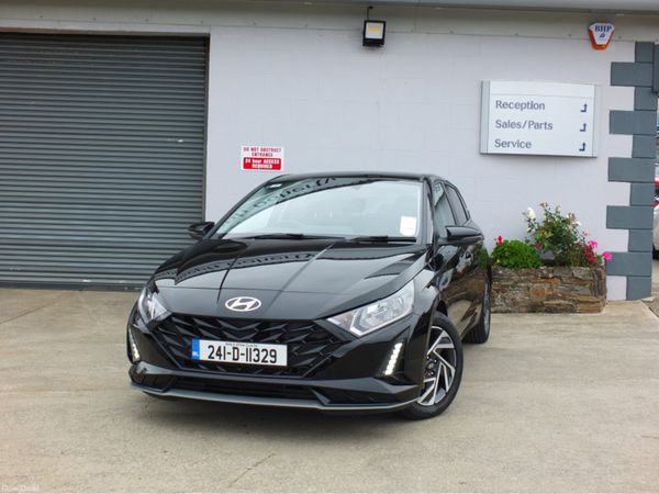 Hyundai i20 Hatchback, Petrol, 2024, Black