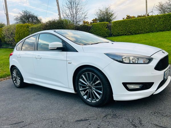 Ford Focus Hatchback, Diesel, 2018, Red