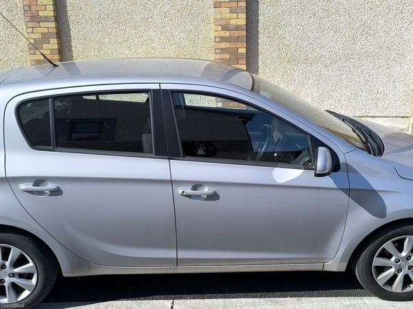 Hyundai i20 Hatchback, Petrol, 2014, Silver