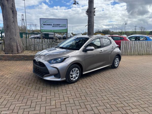 Toyota Yaris Hatchback, Petrol, 2023, Gold