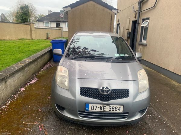 Toyota Yaris Hatchback, Petrol, 2007, Silver