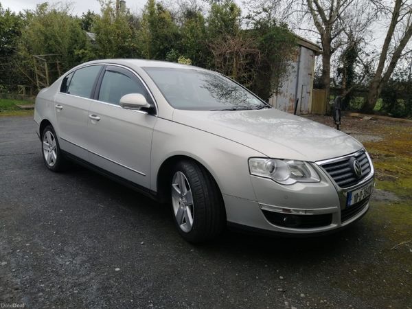 Volkswagen Passat Saloon, Diesel, 2010, Silver