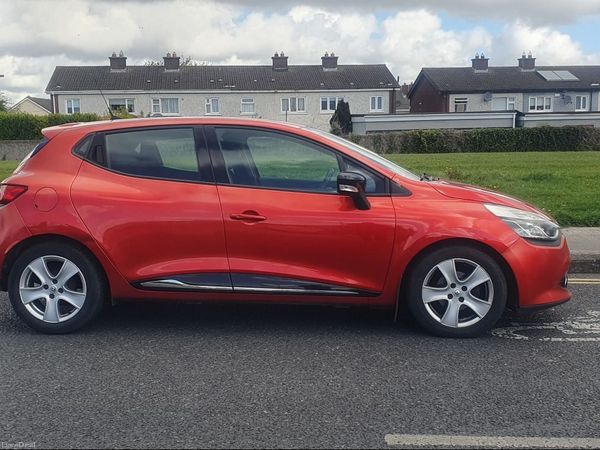Renault Clio Hatchback, Diesel, 2015, Red