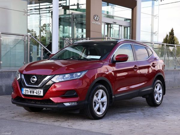 Nissan Qashqai MPV, Petrol, 2021, Red
