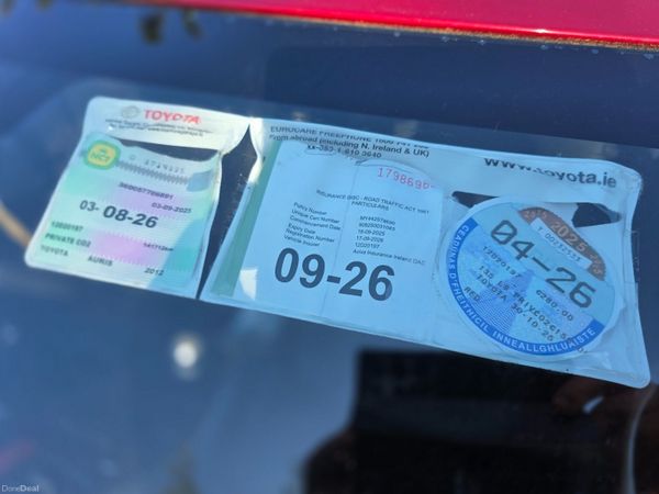 Toyota Auris Hatchback, Petrol, 2012, Red