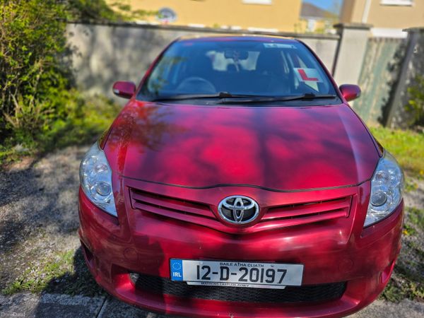 Toyota Auris Hatchback, Petrol, 2012, Red