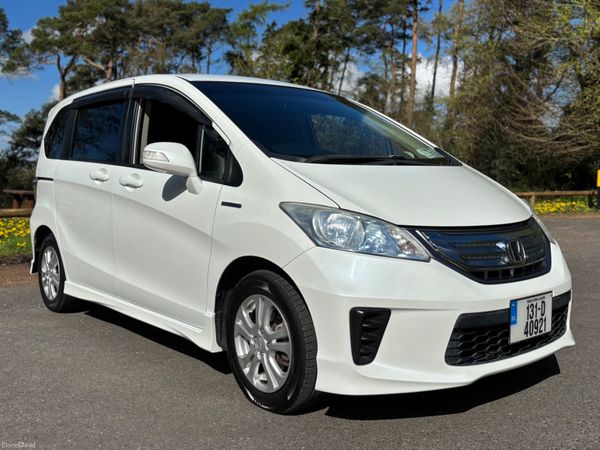 Honda Freed MPV, Petrol Hybrid, 2013, White