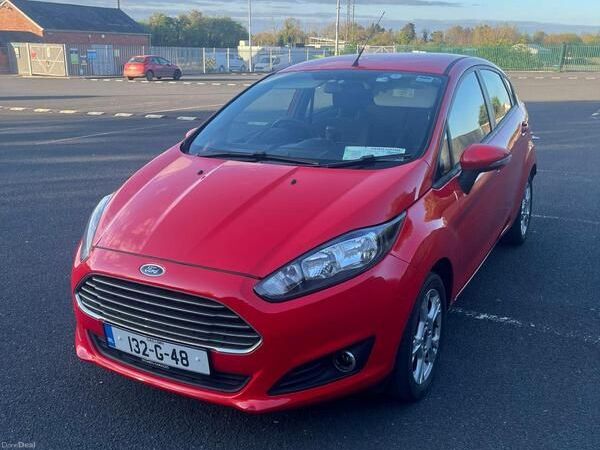 Ford Fiesta Hatchback, Petrol, 2013, Red