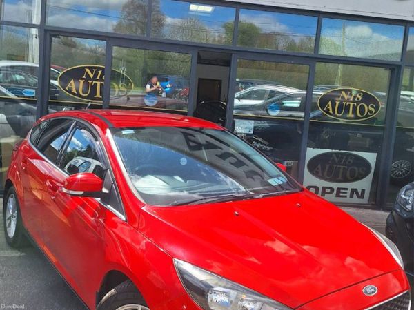 Ford Focus Hatchback, Diesel, 2015, Red