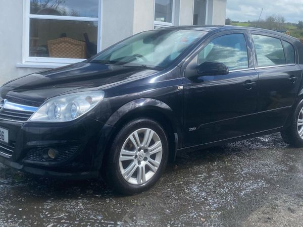 Opel Astra Hatchback, Petrol, 2009, Black