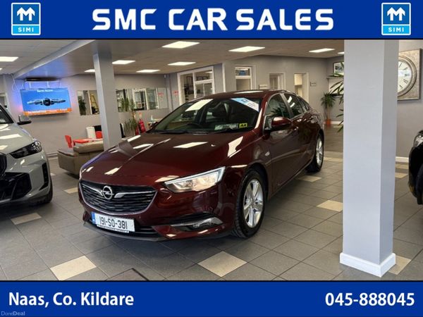 Opel Insignia Hatchback, Petrol, 2019, Red