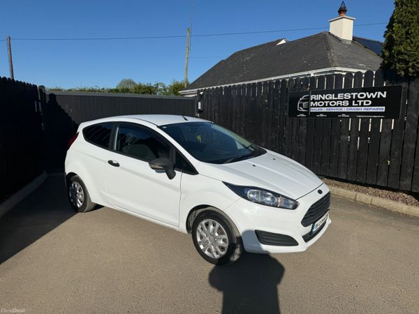 Ford Fiesta Hatchback, Petrol, 2015, White