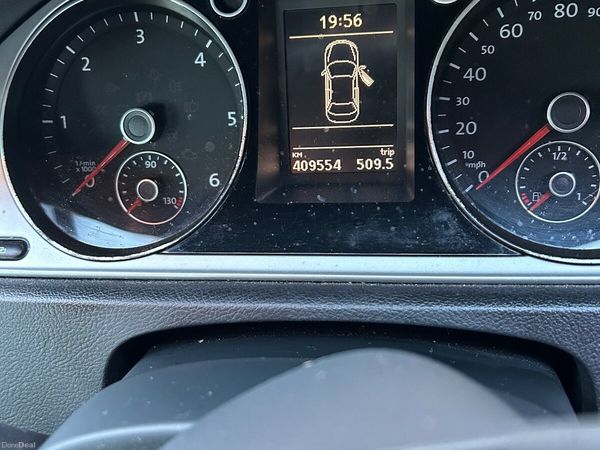 Volkswagen Passat Saloon, Diesel, 2011, Silver