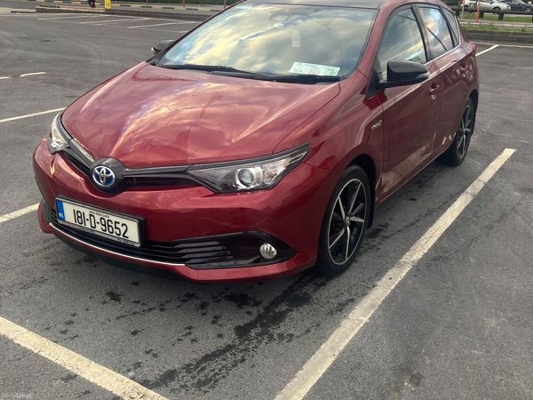 Toyota Auris MPV, Petrol Hybrid, 2018, Red