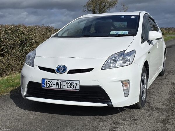 Toyota Prius Hatchback, Petrol Hybrid, 2015, White