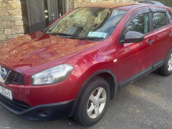 Nissan Qashqai Estate/Jeep, Diesel, 2012, Red