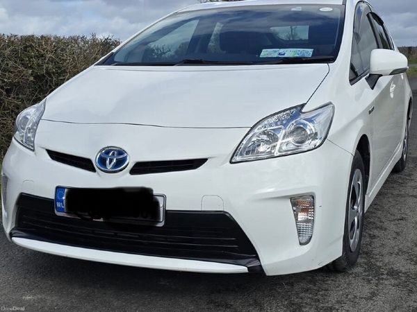 Toyota Prius Hatchback, Petrol Hybrid, 2015, White