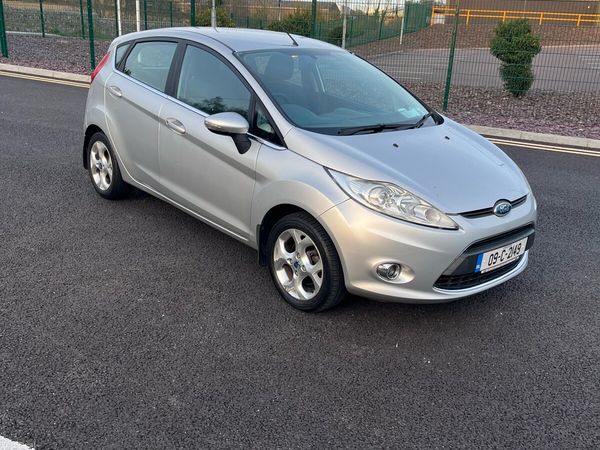 Ford Fiesta Hatchback, Petrol, 2009, Silver