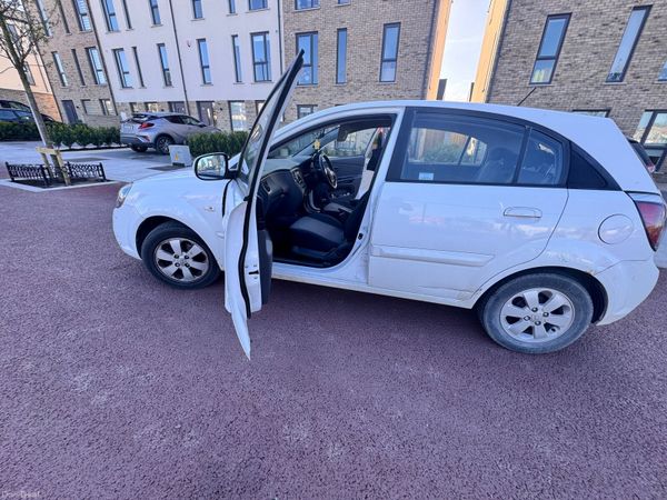 Kia Rio Hatchback, Petrol, 2010, White