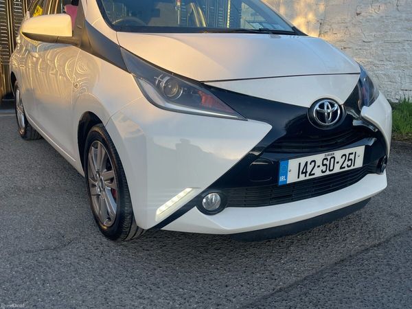 Toyota Aygo Hatchback, Petrol, 2014, White