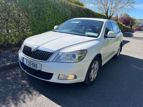 Skoda Octavia Saloon, Diesel, 2011, White