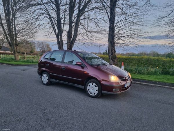 Nissan Almera Tino MPV, Petrol, 2005, Red