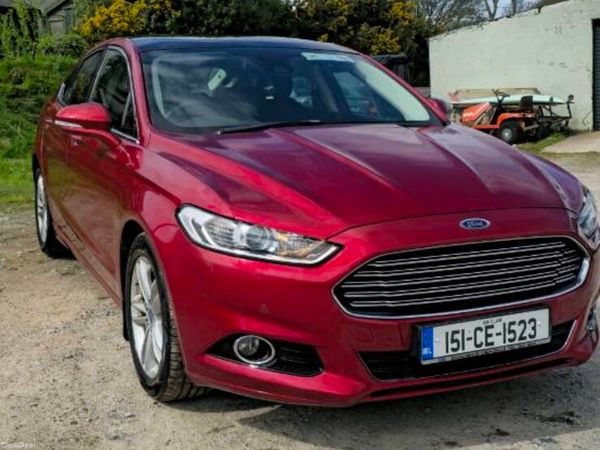 Ford Mondeo Hatchback, Diesel, 2015, Red