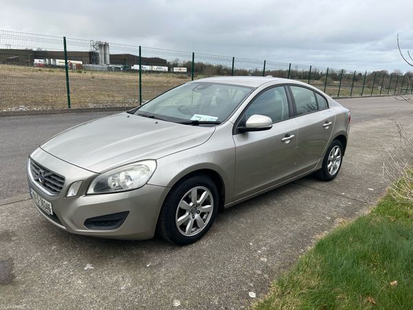 Volvo S60 Saloon, Diesel, 2013, Gold