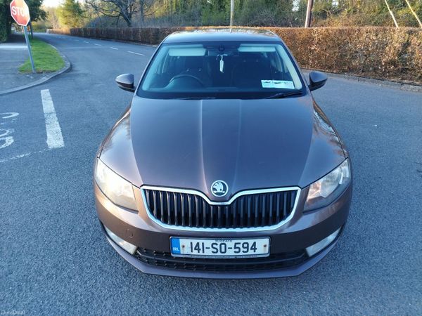 Skoda Octavia Saloon, Diesel, 2014, Brown