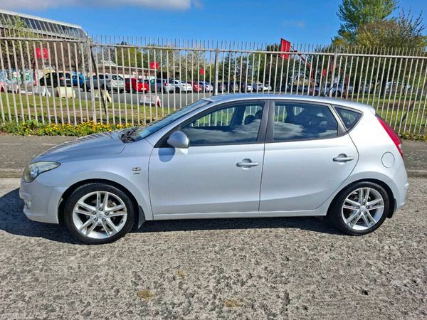 Hyundai i30 Hatchback, Diesel, 2009, Silver