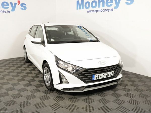 Hyundai i20 Hatchback, Petrol, 2024, White