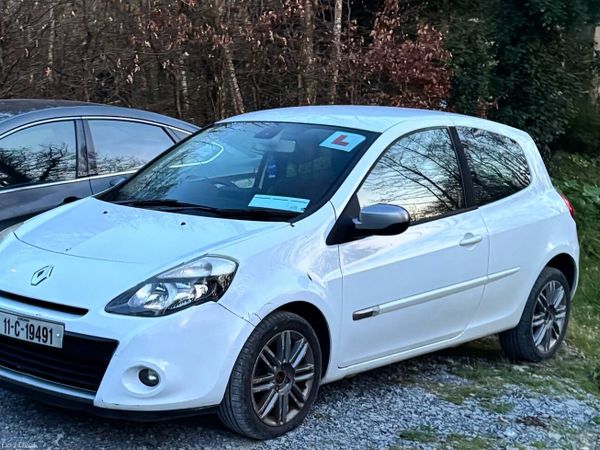 Renault Clio Hatchback, Petrol, 2011, White