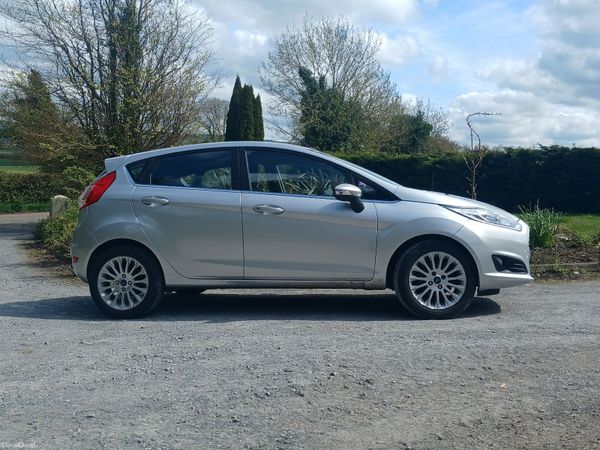 Ford Fiesta Hatchback, Petrol, 2015, Silver