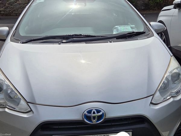 Toyota Aqua Hatchback, Petrol Hybrid, 2016, Silver