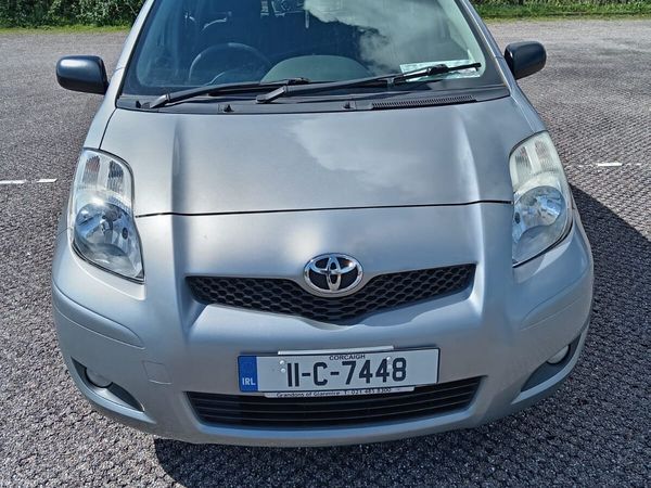 Toyota Yaris Hatchback, Petrol, 2011, Silver